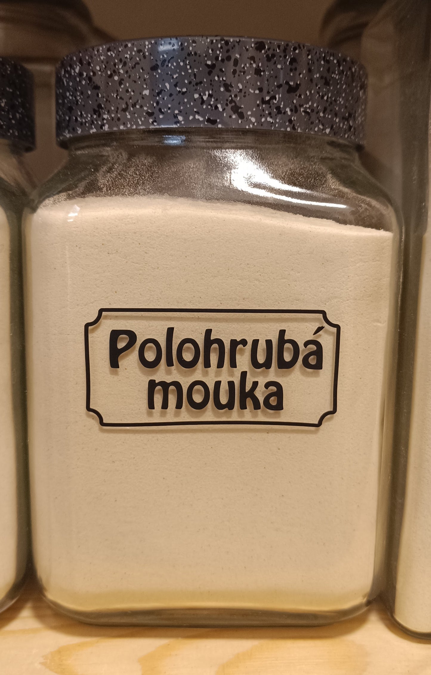 Stylové samolepky na kořenky a kuchyňské nádoby