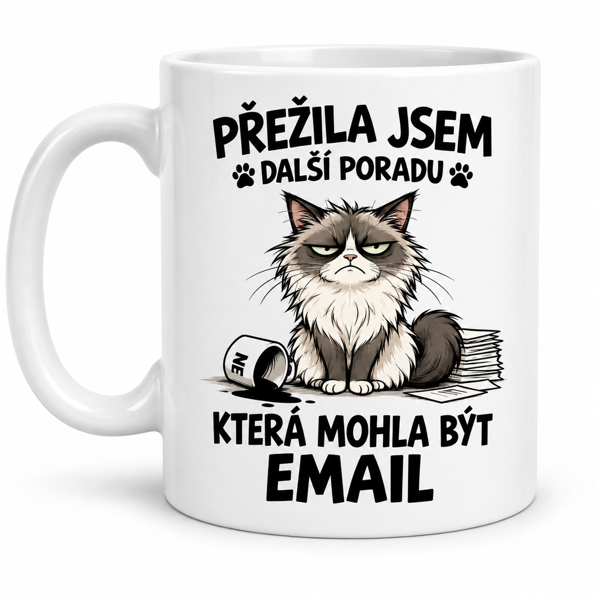 Bílý keramický hrnek s kočkou a nápisem Přežila jsem další poradu, která mohla být email – motiv vpravo
