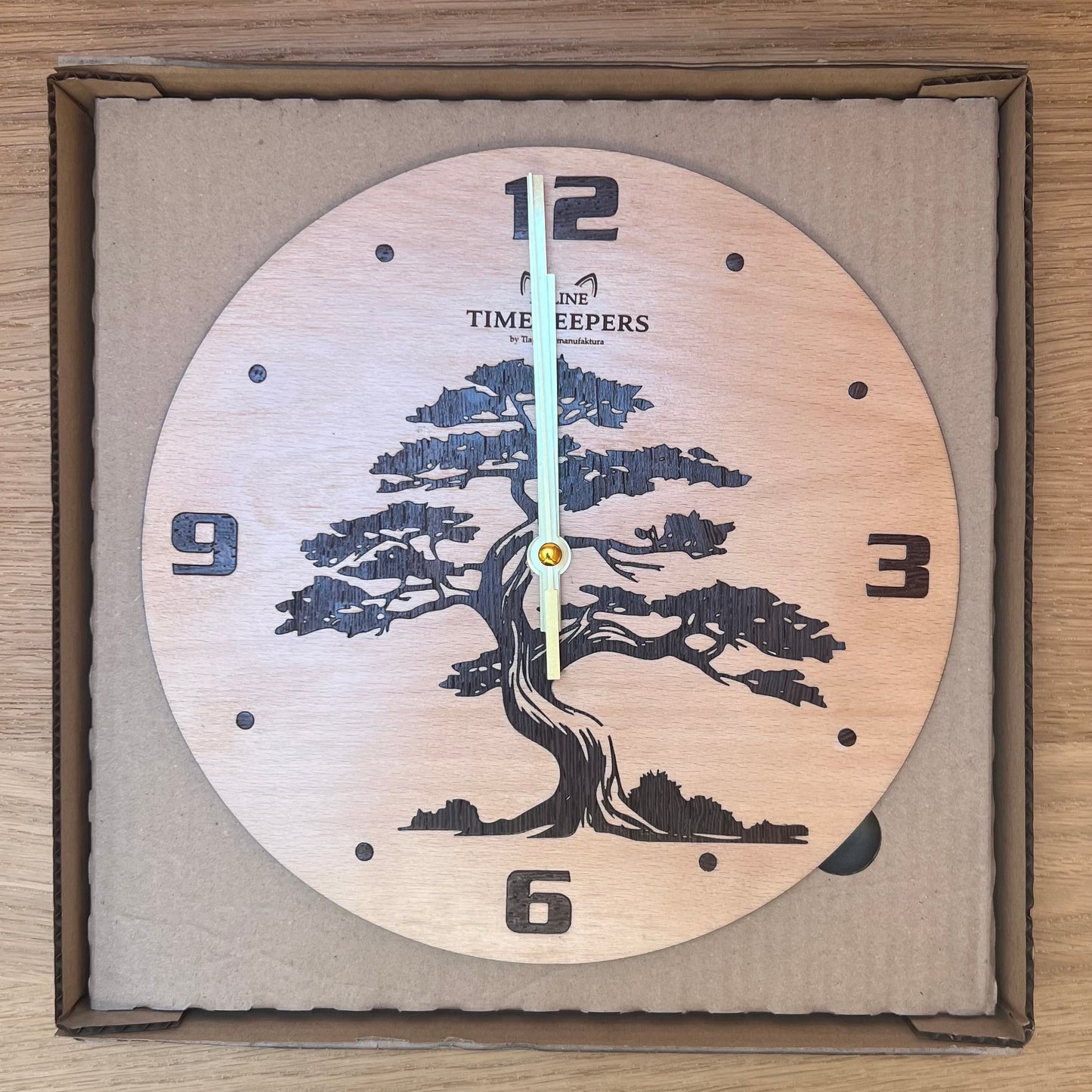 Dřevěné hodiny Síla stromu Wenge - Feline Timekeepers