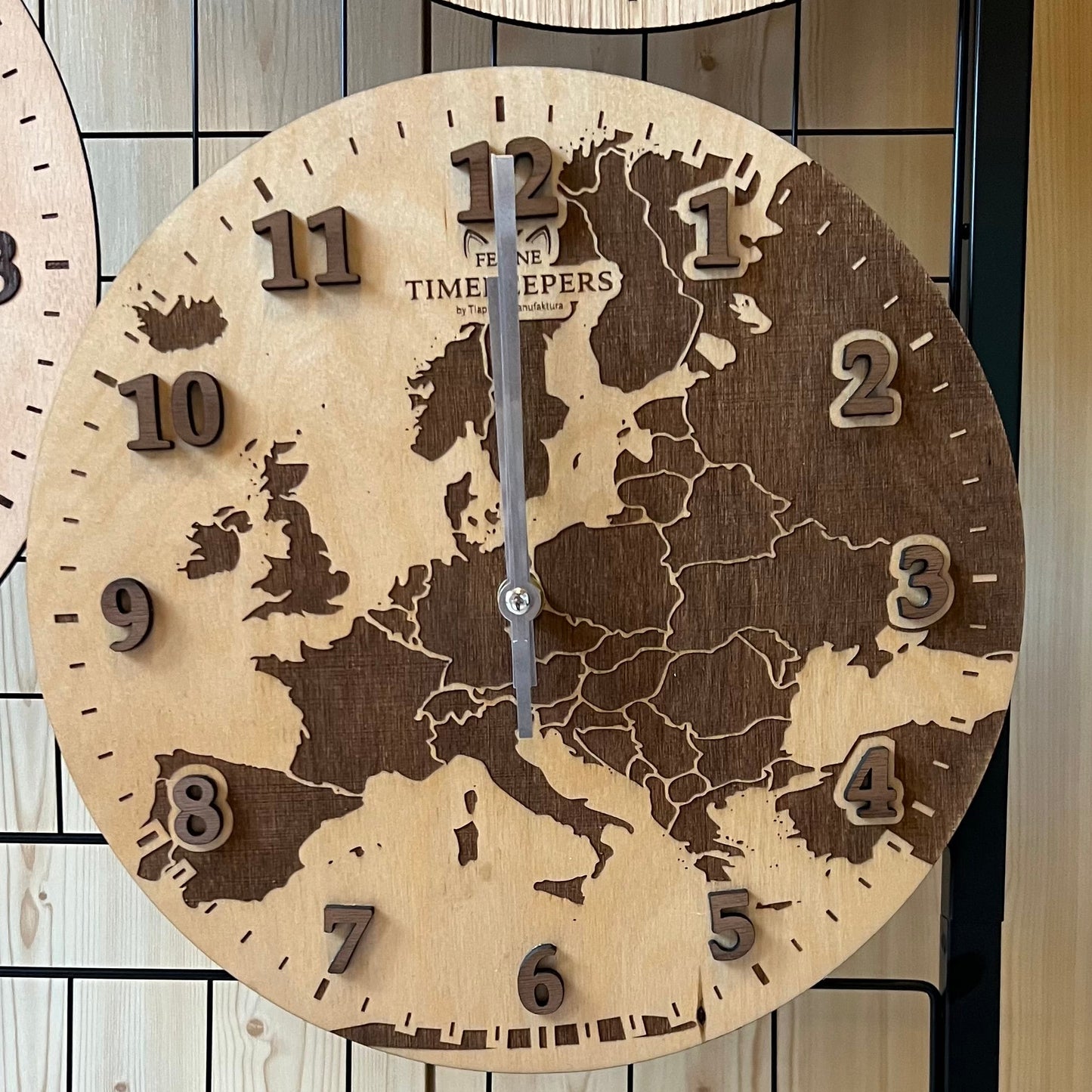 Dřevěné hodiny Evropa- Feline timekeepers