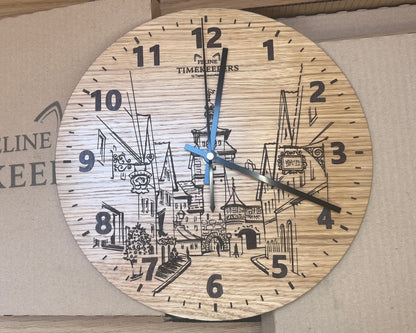 Dřevěné hodiny staré město - Feline timekeepers
