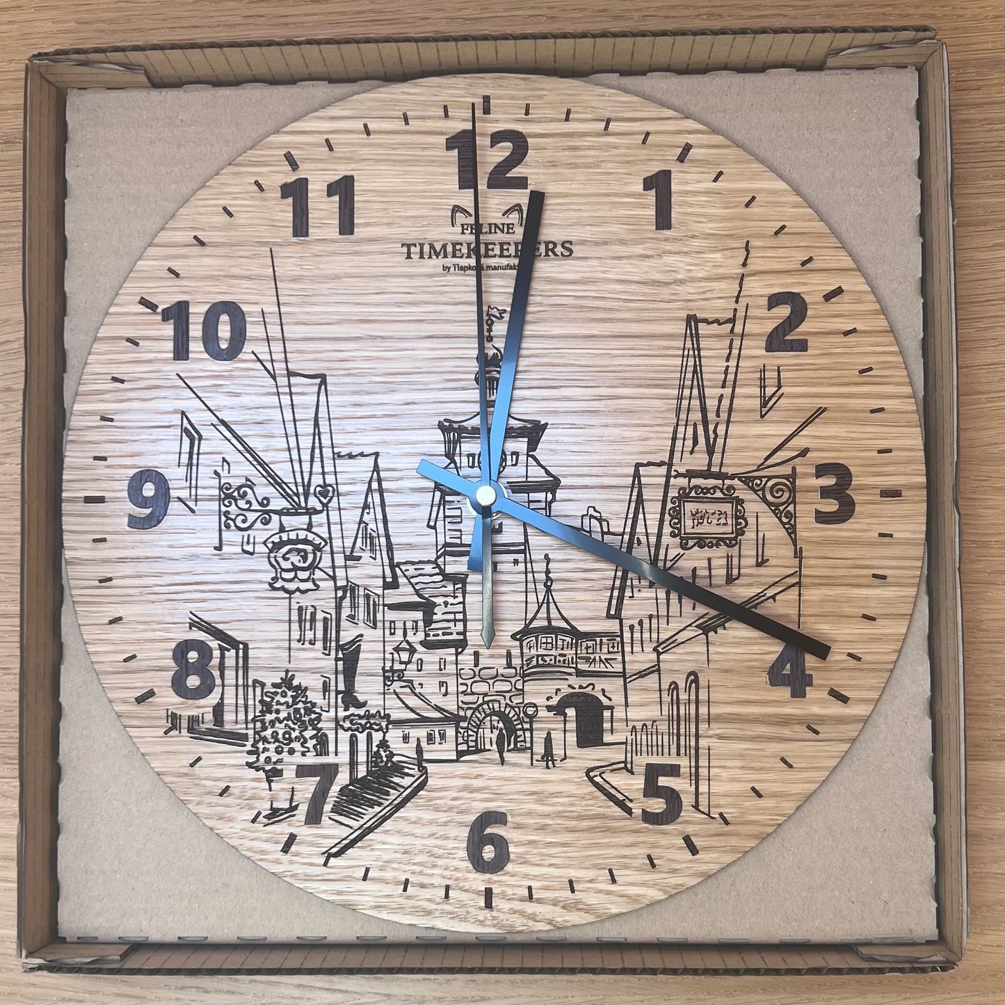 Dřevěné hodiny staré město - Feline timekeepers