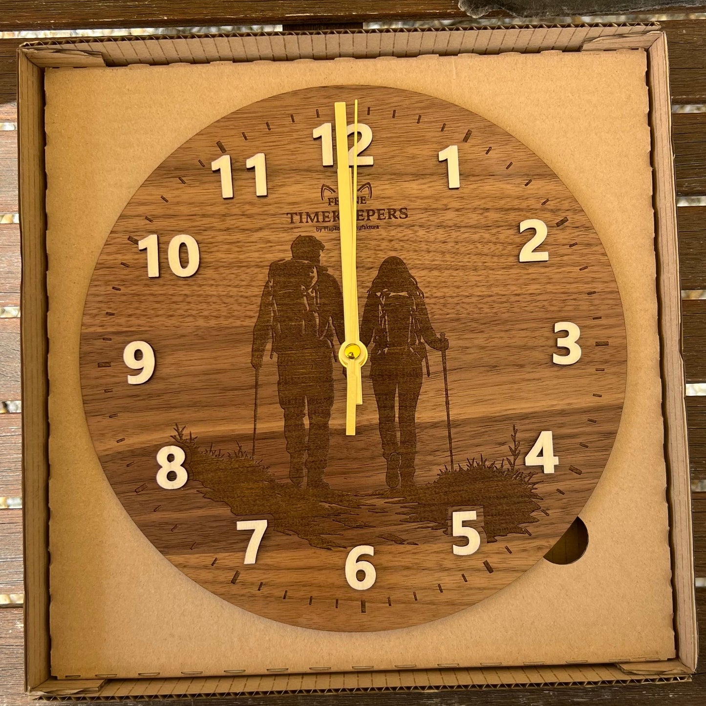 Dřevěné hodiny Společná cesta (tmavé) - Feline Timekeepers