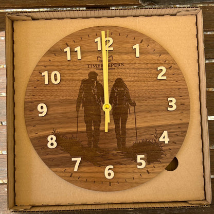 Dřevěné hodiny Společná cesta (tmavé) - Feline Timekeepers