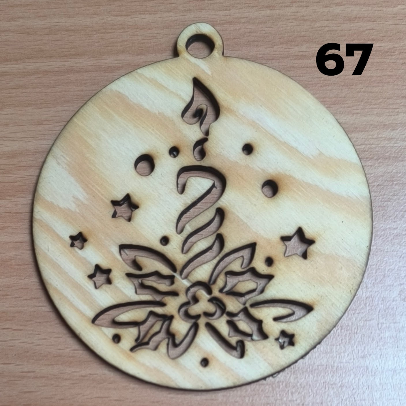 Vyřezávaná vánoční ozdoba (různé motivy)