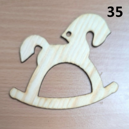 Vyřezávaná vánoční ozdoba (různé motivy)