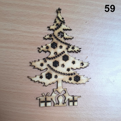 Vyřezávaná vánoční ozdoba (různé motivy)