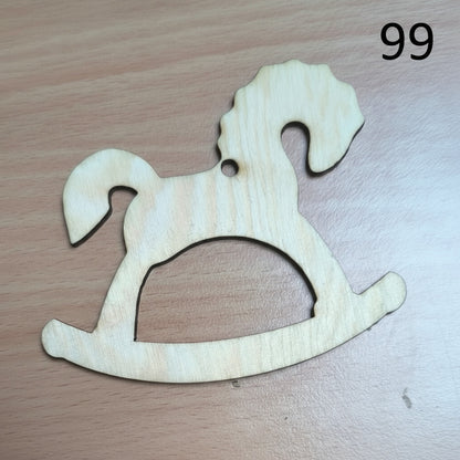 Vyřezávaná vánoční ozdoba (různé motivy)