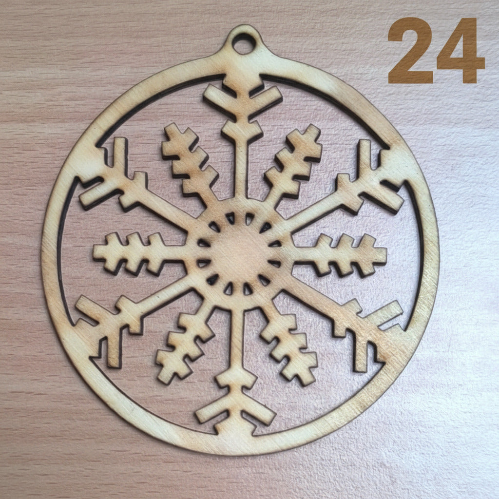 Vyřezávaná vánoční ozdoba (různé motivy)