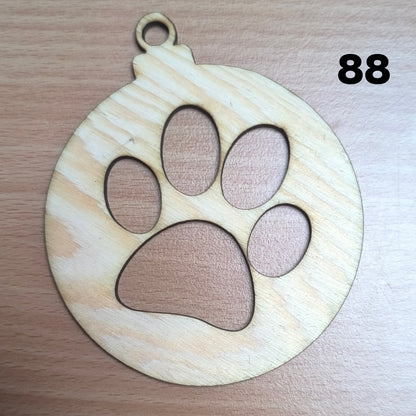 Vyřezávaná vánoční ozdoba (různé motivy)