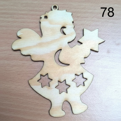 Vyřezávaná vánoční ozdoba (různé motivy)