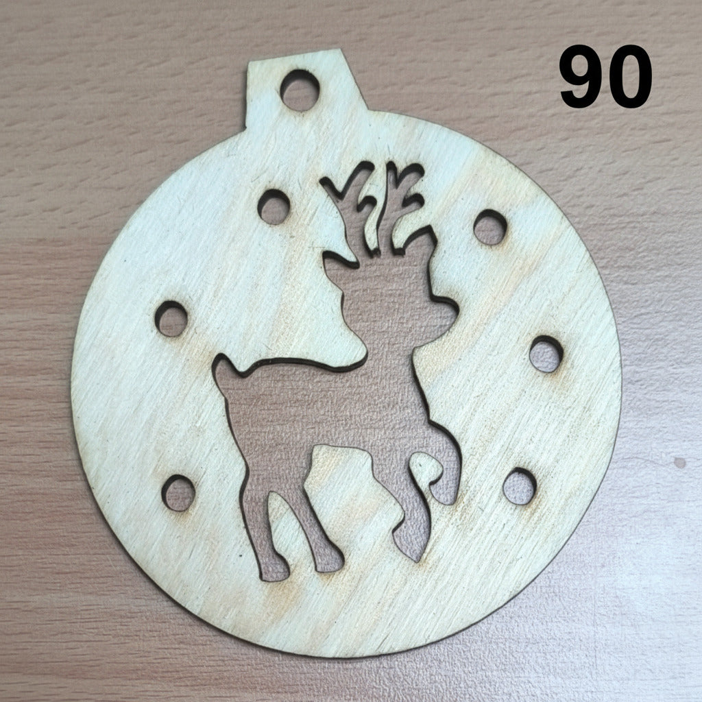 Vyřezávaná vánoční ozdoba (různé motivy)