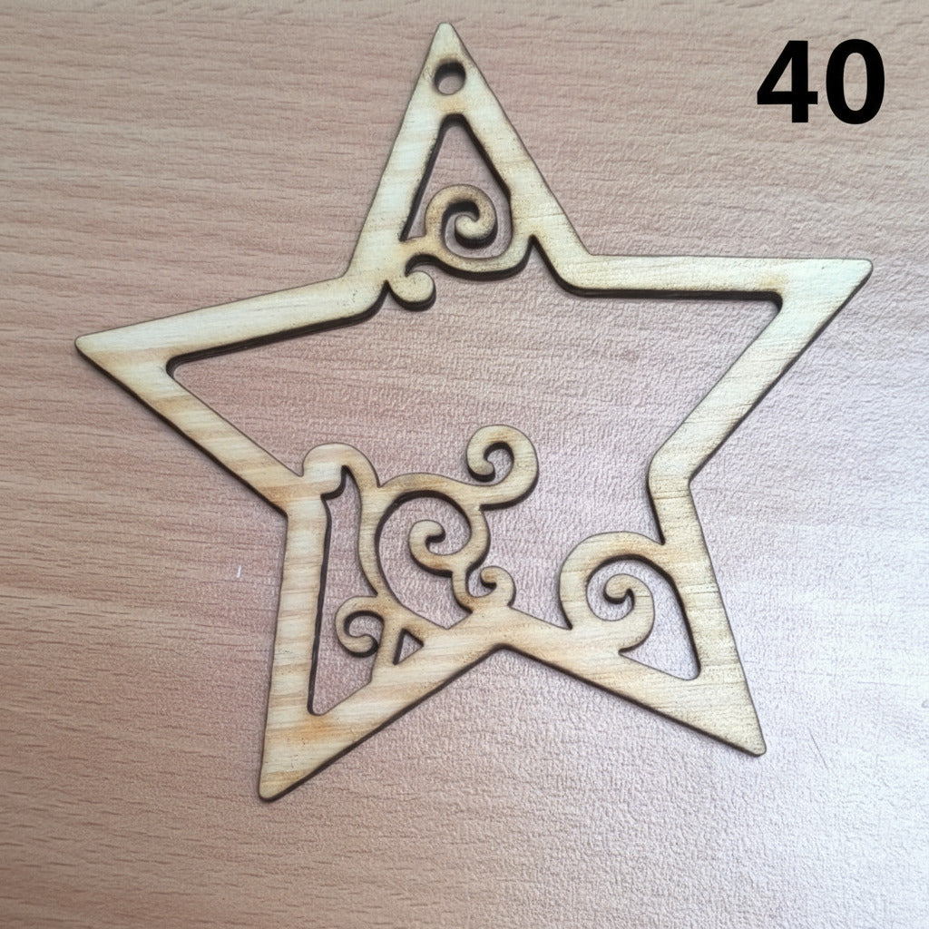 Vyřezávaná vánoční ozdoba (různé motivy)