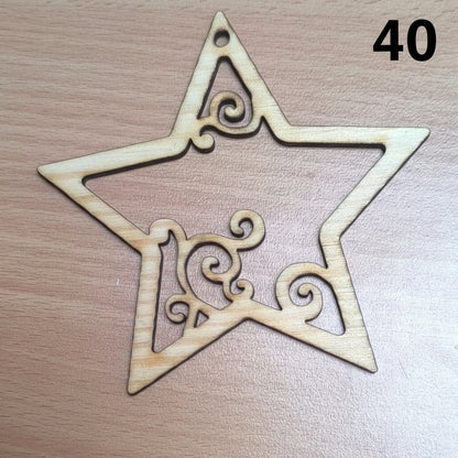 Vyřezávaná vánoční ozdoba (různé motivy)