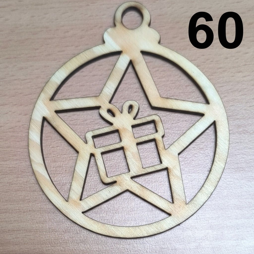 Vyřezávaná vánoční ozdoba (různé motivy)