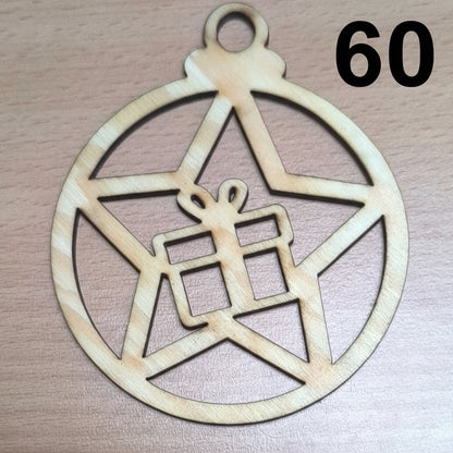 Vyřezávaná vánoční ozdoba (různé motivy)