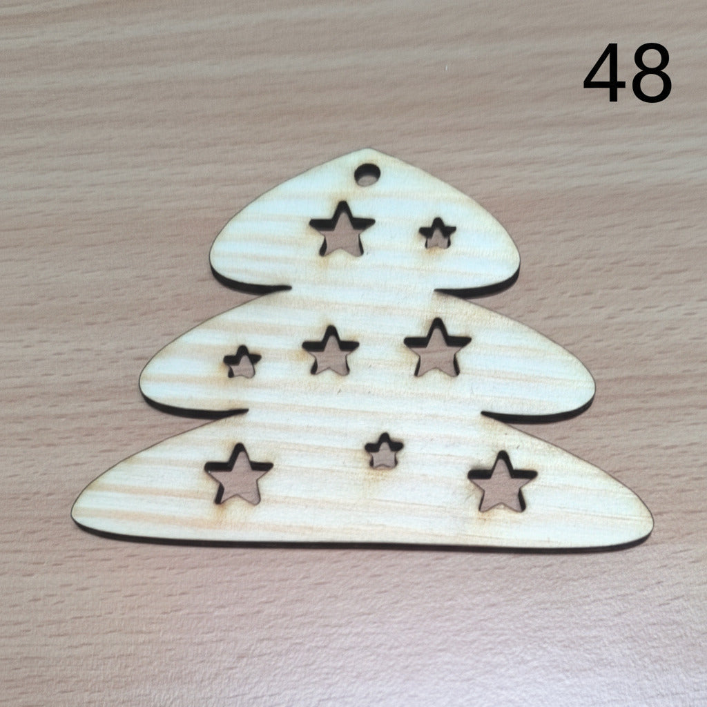 Vyřezávaná vánoční ozdoba (různé motivy)