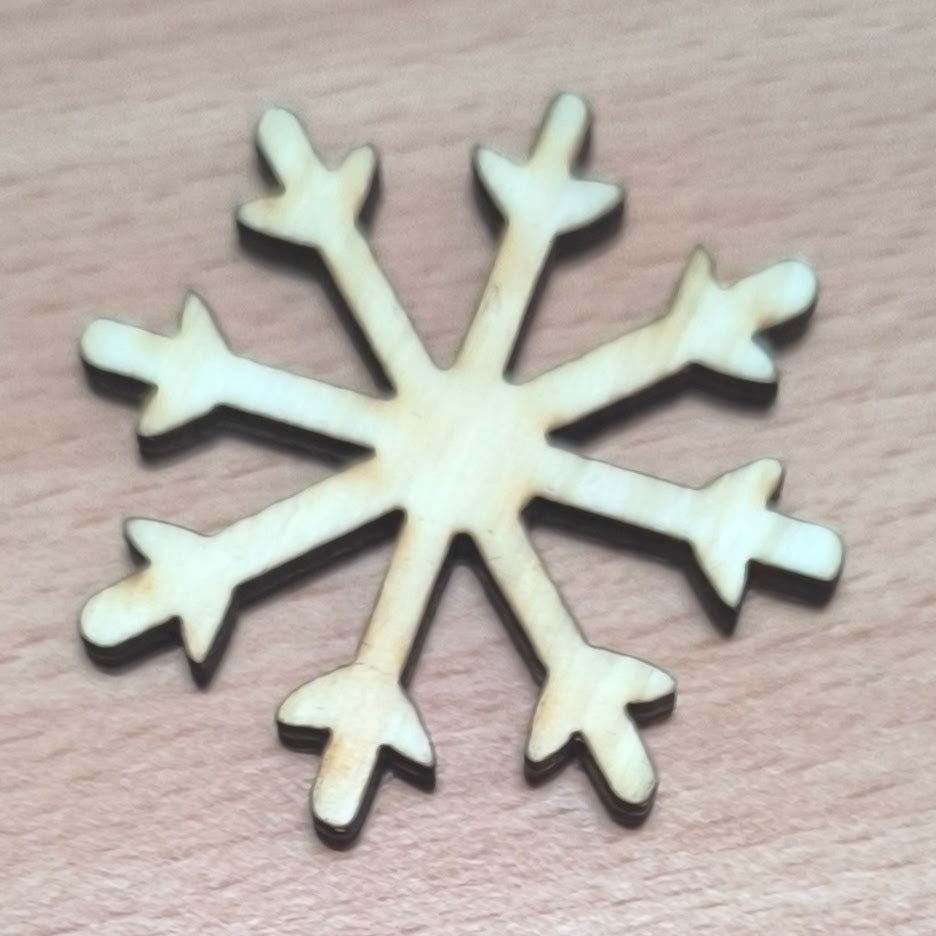 Vyřezávaná vánoční ozdoba (různé motivy)