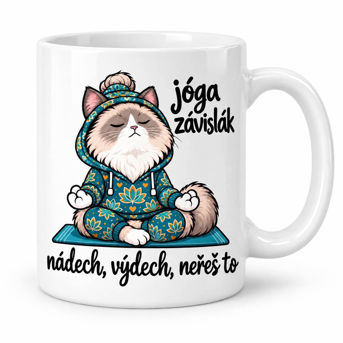 Bílý keramický hrnek Jóga závislák s meditující kočkou na bílém pozadí. Motiv vlevo