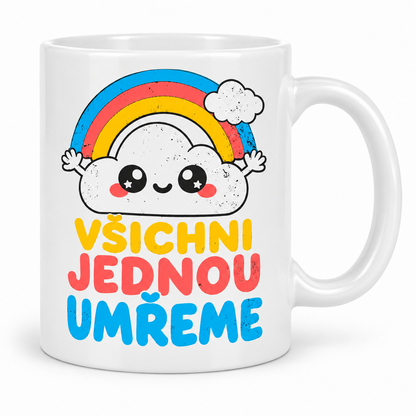 Bílý keramický hrnek s roztomilým motivem duhy a usměvavého obláčku s vtipným nápisem Všichni jednou umřeme.