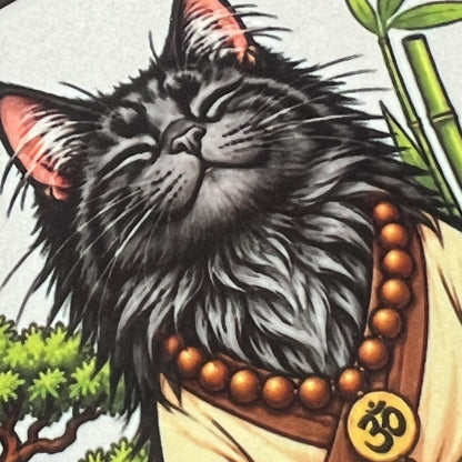 Detail tisku na korkový podtácek s kreslenou meditující černou mývalí kočkou říkající "Master of ZEN".