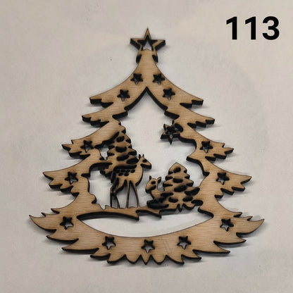 Vyřezávaná vánoční ozdoba (různé motivy)